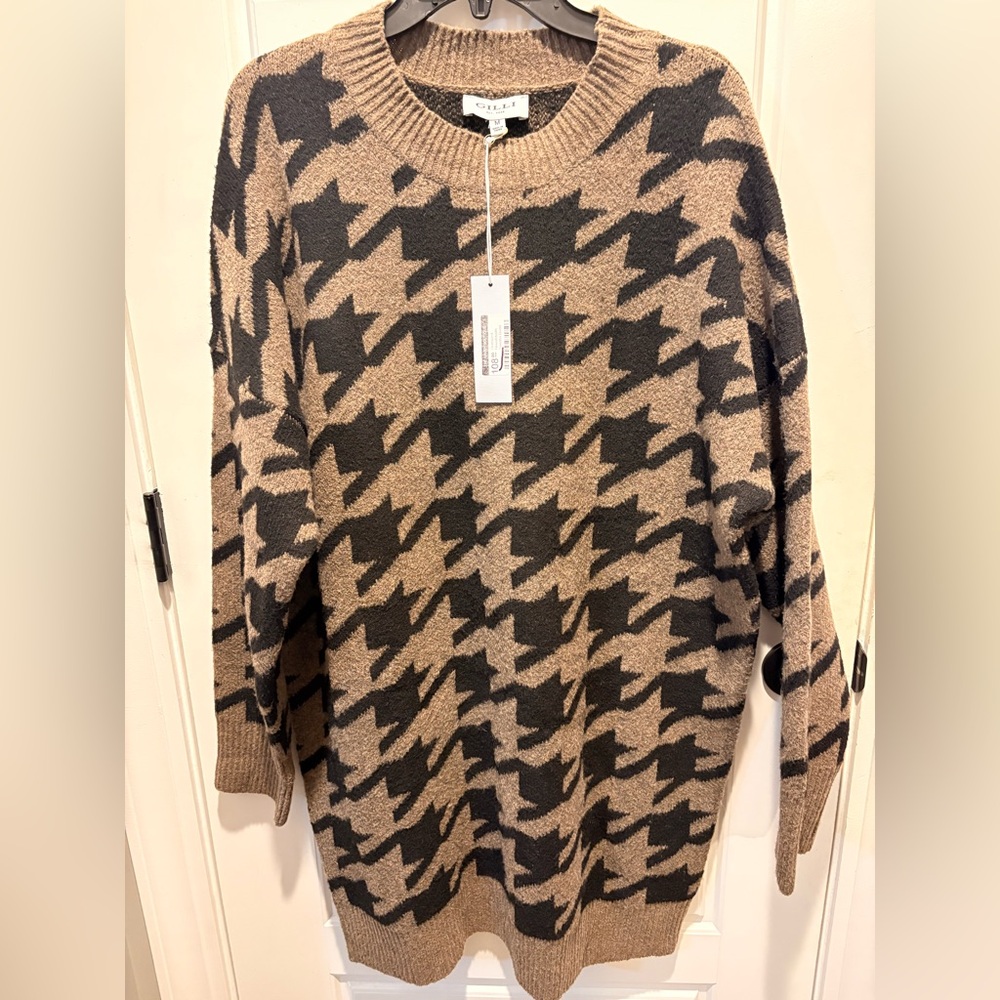 Gilli Oversized Houndstooth Sweater Dress in Black and Brown